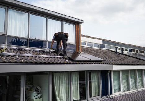 Wat betekent de invoering van terugleverkosten voor zonnepanelen in 2027?